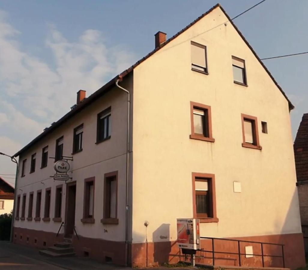 Gasthaus Zum Schloss Lemberg Extérieur photo